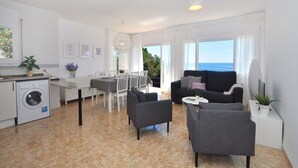 Apartment | Living room - Apartment in Roses With Stunning Sea Views (Roses)