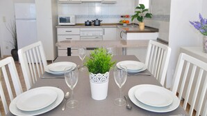 Apartment | Dining - Apartment in Roses With Stunning Sea Views (Roses)