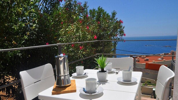 Apartment | Balcony - Apartment in Roses With Stunning Sea Views (Roses)