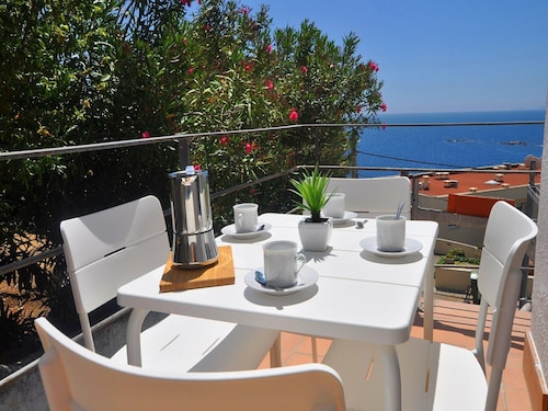 Apartment in Roses With Stunning Sea Views