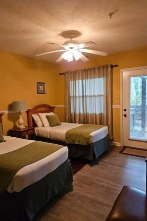 2 bedrooms, iron/ironing board, travel cot, free WiFi