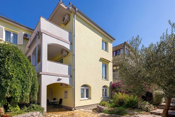 Exterior - Charming Apartment Close to the Sea (Kraljevica)