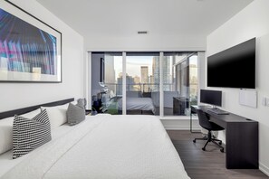 3 bedrooms, desk, iron/ironing board, free WiFi