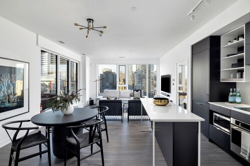 Luxury Penthouse DT | 3 Beds | Outdoor Fire & BBQ