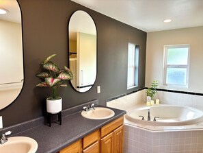 Shower, jetted bath, hair dryer, towels