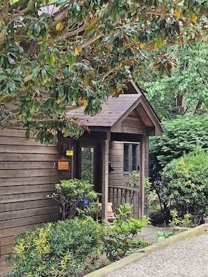 Exterior detail - Trade the Hotel for a Hot Tub During PGA TOUR Asheville (Asheville)