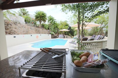 6 Bedroom, luxury private villa with pool & 360' ocean views