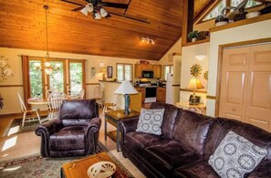 Fireplace, DVD player - Hidden Gem in the mountains w/hot tub (Asheville)