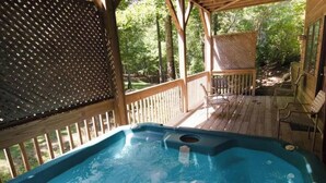 Outdoor spa tub - Your PGA TOUR Basecamp in the Blue Ridge Mountains (Asheville)