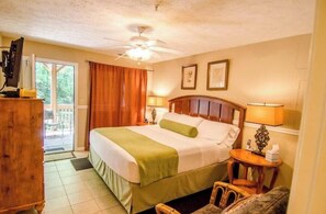 2 bedrooms, in-room safe, iron/ironing board, travel cot - Hidden Gem in the mountains w/hot tub (Asheville)