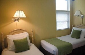 2 室のベッドルーム、アイロン / アイロン台、旅行用ベビーベッド、WiFi (無料)