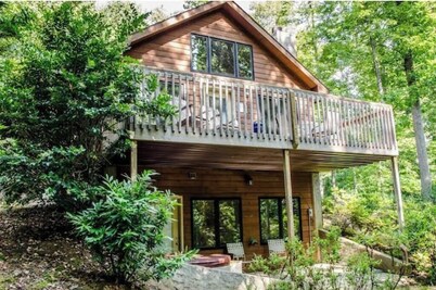 Perfect cabin for 2 w/hot tub