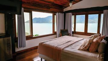 4 quartos, escrivaninha, ferros/tábuas de passar roupa, Wi-Fi