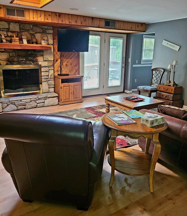 Chimenea y reproductor de DVD 