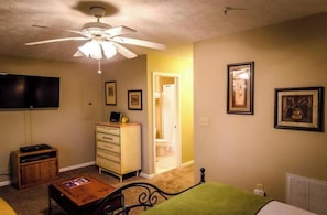 1 chambre, fer et planche à repasser, lit parapluie, Wi-Fi gratuit