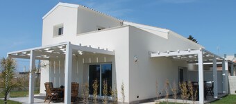 Villa Green - Zannafondo Villas with private garden and 100 mt from the beach