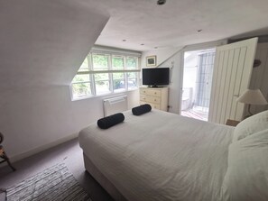 3 室のベッドルーム、アイロン / アイロン台、WiFi、ベッドシーツ