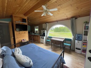 1 bedroom, iron/ironing board, bed sheets - Tiny Glamping Experience with AC and access to Lake Champlain (West Chazy)