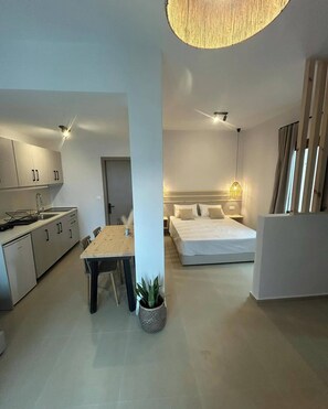 Deluxe Apartment, Balcony, Beach View | 1 bedroom, soundproofing, free WiFi - KYNTHIA seaview apartments (Samos)