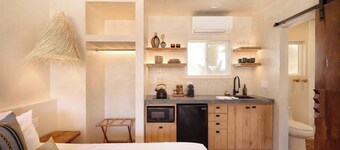 Cozy Studio - 2 Min to Beach!