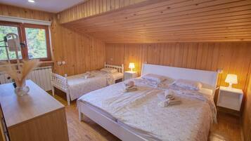 House | 5 bedrooms, individually furnished, iron/ironing board