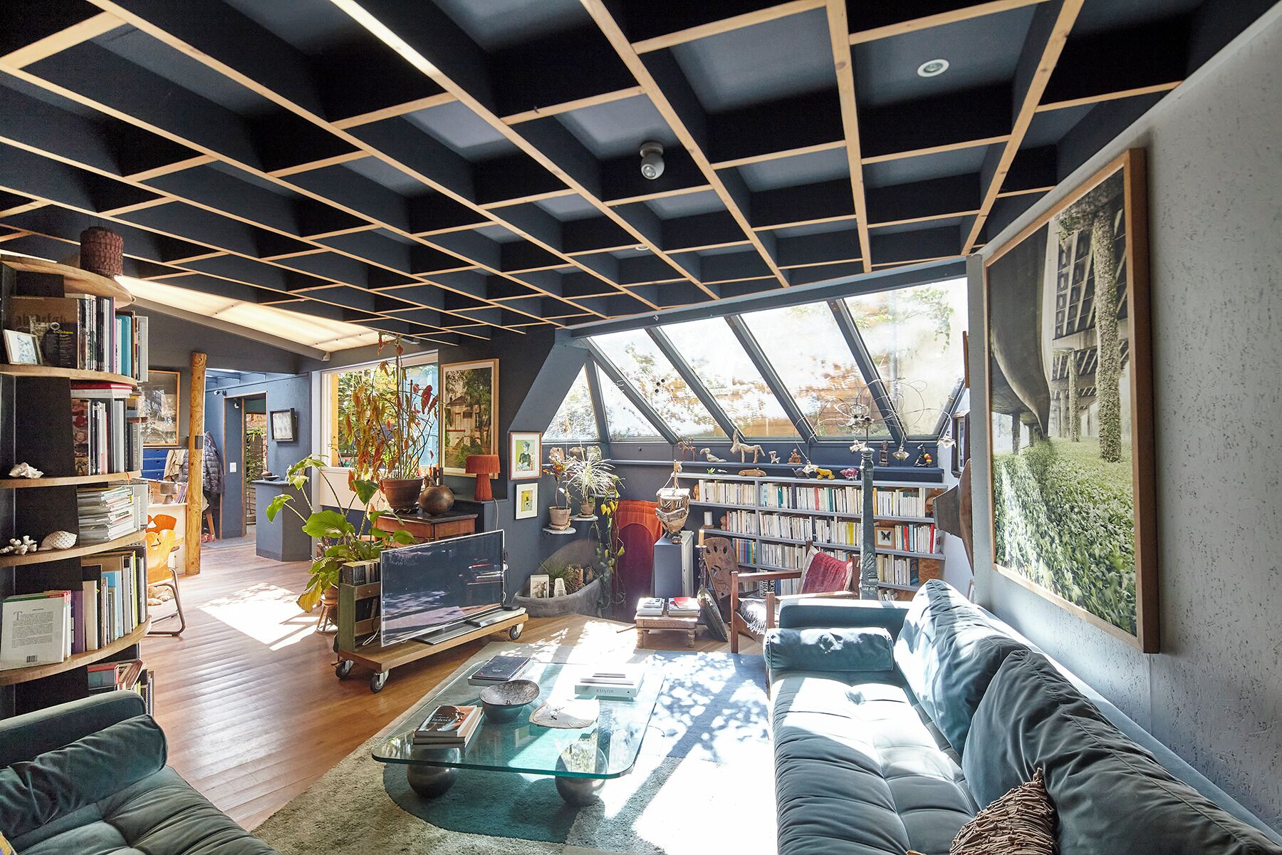 TV, DVD player, books, stereo