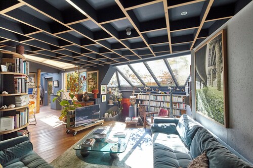 Atypical and very spacious artist's house PARIS