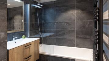 Apartment | Bathroom