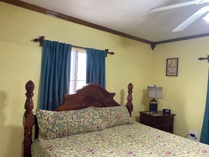 2 bedrooms, in-room safe, iron/ironing board, free WiFi - 2-Bedroom/Bath Comfortable AI Residence- 
A/C, WiFi and 7 mins away from beach. (Statia Valley)