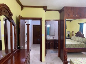 2 bedrooms, in-room safe, iron/ironing board, free WiFi