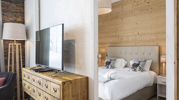 2 bedrooms, bed sheets