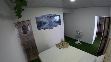 4 bedrooms, WiFi, bed sheets