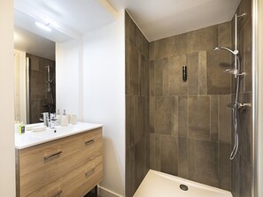 Apartment | Bathroom - Apartment in La Rosiere With Panoramic Views (Montvalezan)