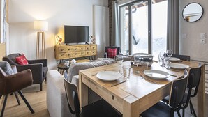 Apartment | Dining - Apartment in La Rosiere With Panoramic Views (Montvalezan)