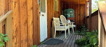 Cozy 2-bedroom 2-Bath home with WiFi, AC Close to Main Street/Lava Hot Pools