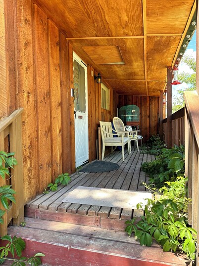 Cozy 2-bedroom 2-Bath home with WiFi, AC Close to Main Street/Lava Hot Pools