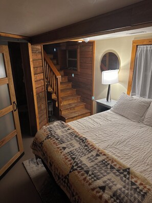 2 bedrooms, iron/ironing board, travel cot, free WiFi