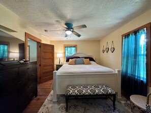 2 chambres, fer et planche à repasser, lit parapluie, Wi-Fi gratuit