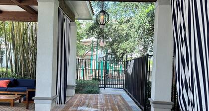 Orlando Bliss Near Disney Two bedroom Apartment with full kitchen