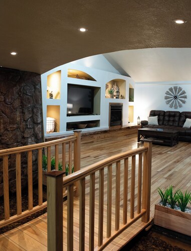 Lodge in the Missouri Hills ~ stocked pond ~ secluded retreat! SLEEPS 10!