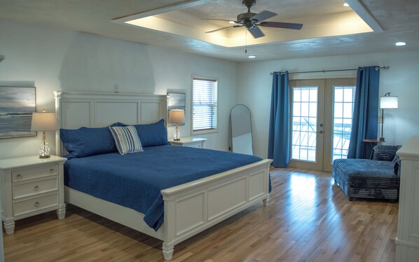 4 bedrooms, desk, iron/ironing board, WiFi