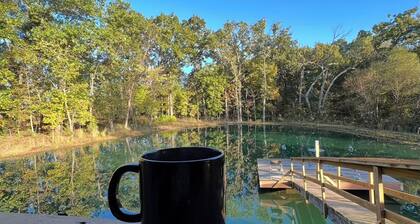 Lodge in the Missouri Hills ~ stocked pond ~ secluded retreat! SLEEPS 10!