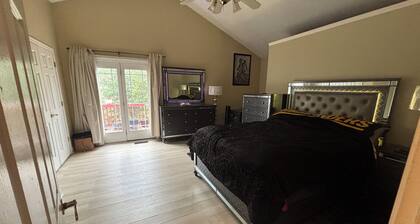 Charming 3BR - 2BA Comfy Home Near Beach, fun & relaxation-Perfect Getaway Spot!