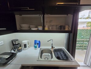 Fridge, oven, stovetop, coffee/tea maker - Konnet Apartment #2 (Rodos)