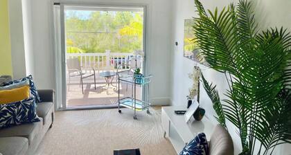 Welcome to Eleven! Beautiful 2 Bedroom Unit Near Airport & Beach