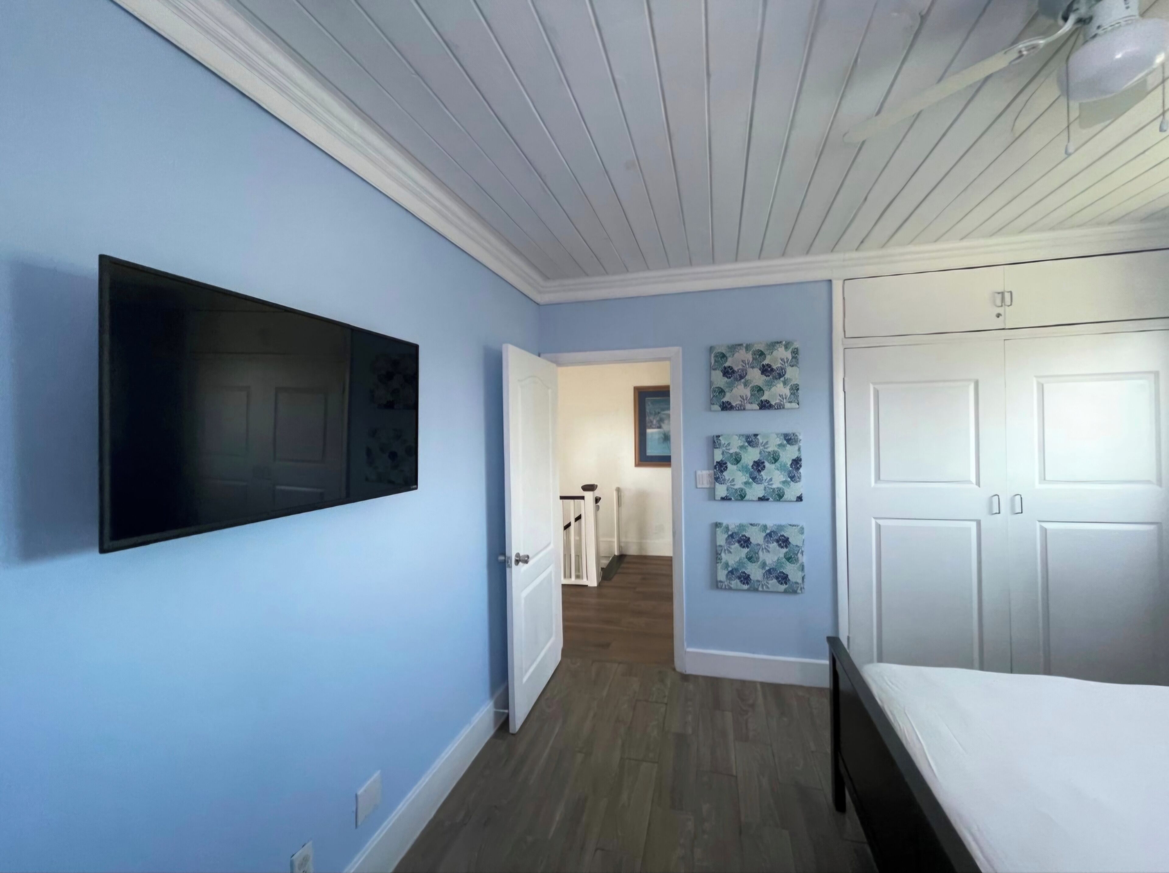 2 bedrooms, in-room safe, iron/ironing board, WiFi (free)