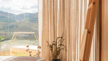 1 bedroom, travel crib, free WiFi, bed sheets