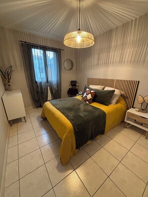 2 chambres, fer et planche à repasser, Wi-Fi gratuit, draps fournis