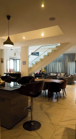 Interior - Elegant 4BR Oasis w/ pool, piano & rooftop with jacuzzi in peaceful Ngaparou (Ngaparou)