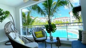 2 bedrooms, premium bedding, Select Comfort beds, in-room safe